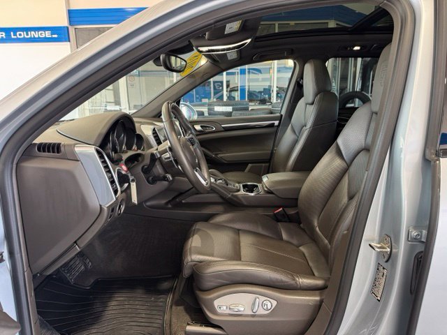 Used 2018 Porsche Cayenne Platinum Edition w/ Premium Package Plus AWD/4WD image 8