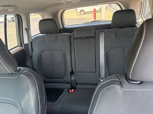 Used 2023 Jeep Grand Cherokee Laredo w/ Luxury Tech Group I AWD/4WD image 31