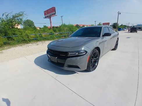 Used 2019 Dodge Charger SXT w/ Blacktop Package RWD image 1