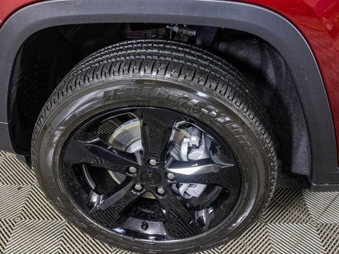 New 2025 Jeep Grand Cherokee Altitude image 39