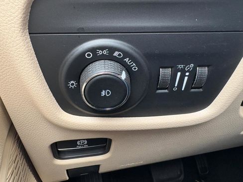 Used 2023 Jeep Grand Cherokee L Limited image 34