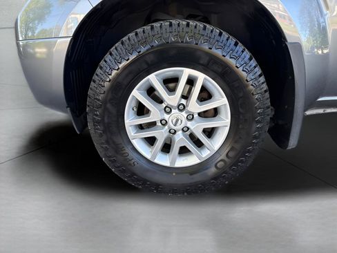 Used 2016 Nissan Frontier SV w/ SV Value Truck Package AWD/4WD image 5