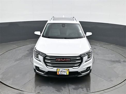 Used 2024 GMC Terrain SLT image 14