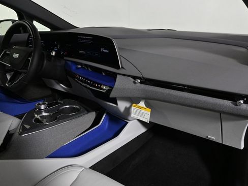 New 2026 Cadillac Optiq Luxury 2 image 15