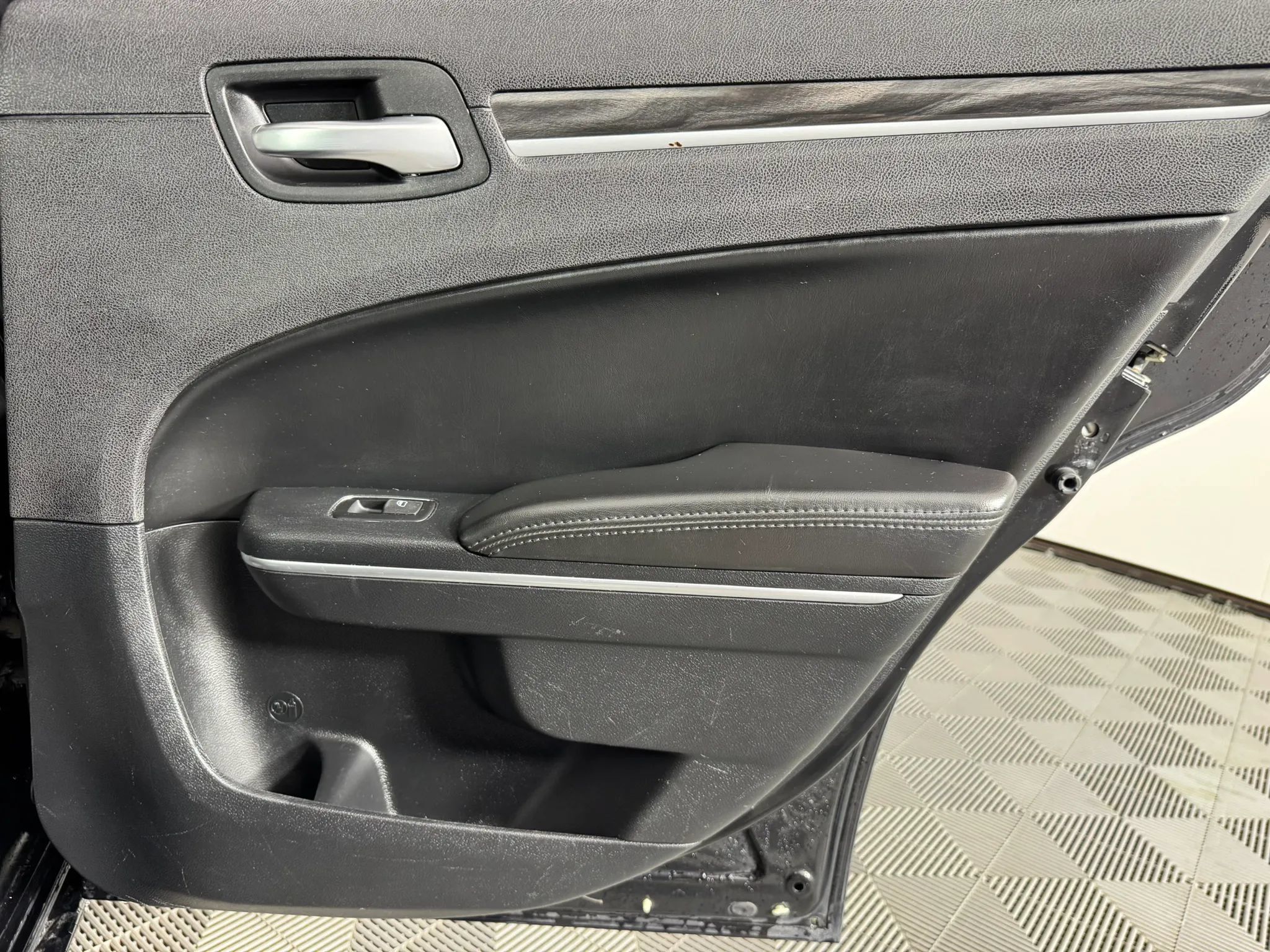Used 2016 Chrysler 300 Limited AWD/4WD image 40