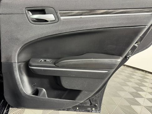 Used 2016 Chrysler 300 Limited AWD/4WD image 40