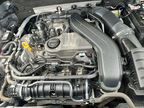 Used 2022 Volkswagen Taos SE image 34