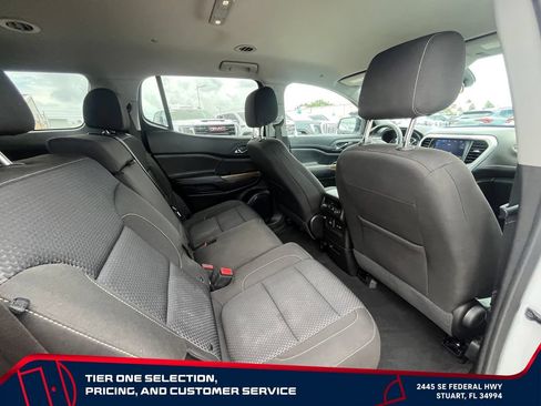 Used 2023 GMC Acadia SLE w/ Driver Convenience Package FWD image 18