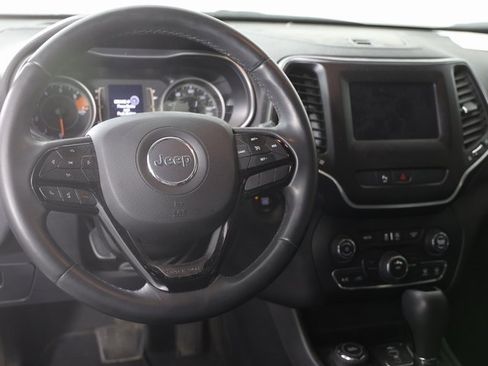 Used 2019 Jeep Cherokee Latitude Plus image 3