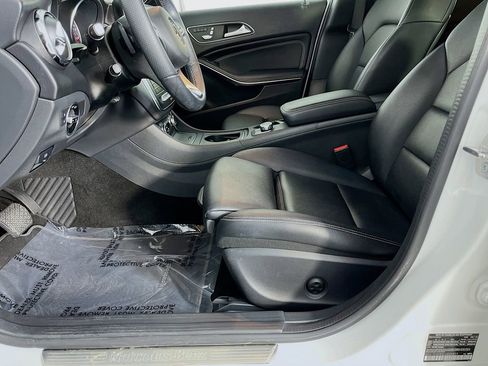 Used 2020 Mercedes-Benz GLA 250 w/ Premium Package image 25