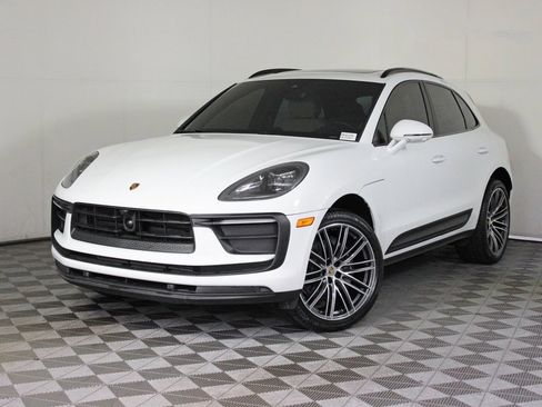Used 2025 Porsche Macan w/ Premium Package Plus image 1