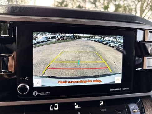 Used 2022 Toyota Tundra SR5 w/ SR5 Convenience Package AWD/4WD image 32