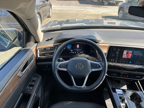 Used 2025 Volkswagen Atlas SE image 5
