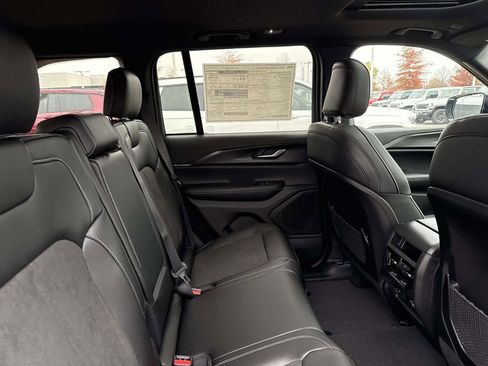 New 2025 Jeep Grand Cherokee Altitude AWD/4WD image 16