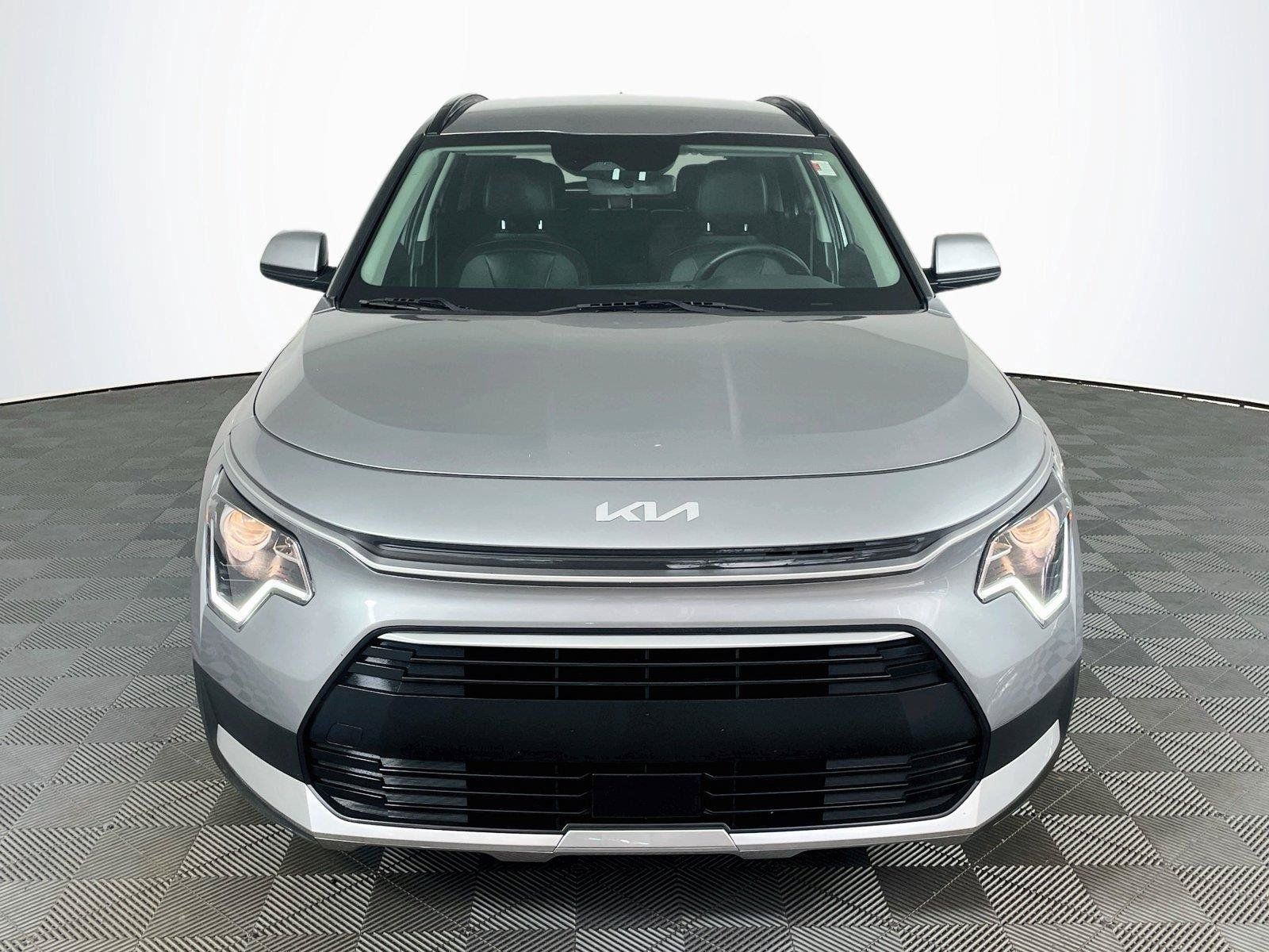 Used 2024 Kia Niro EX FWD image 2