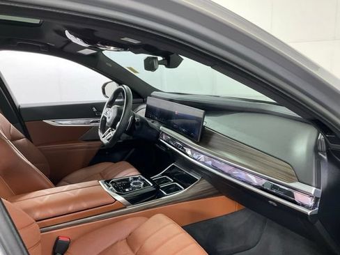 Certified 2023 BMW 760i xDrive AWD/4WD image 32