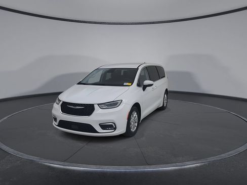 Certified 2023 Chrysler Pacifica Touring-L FWD image 7