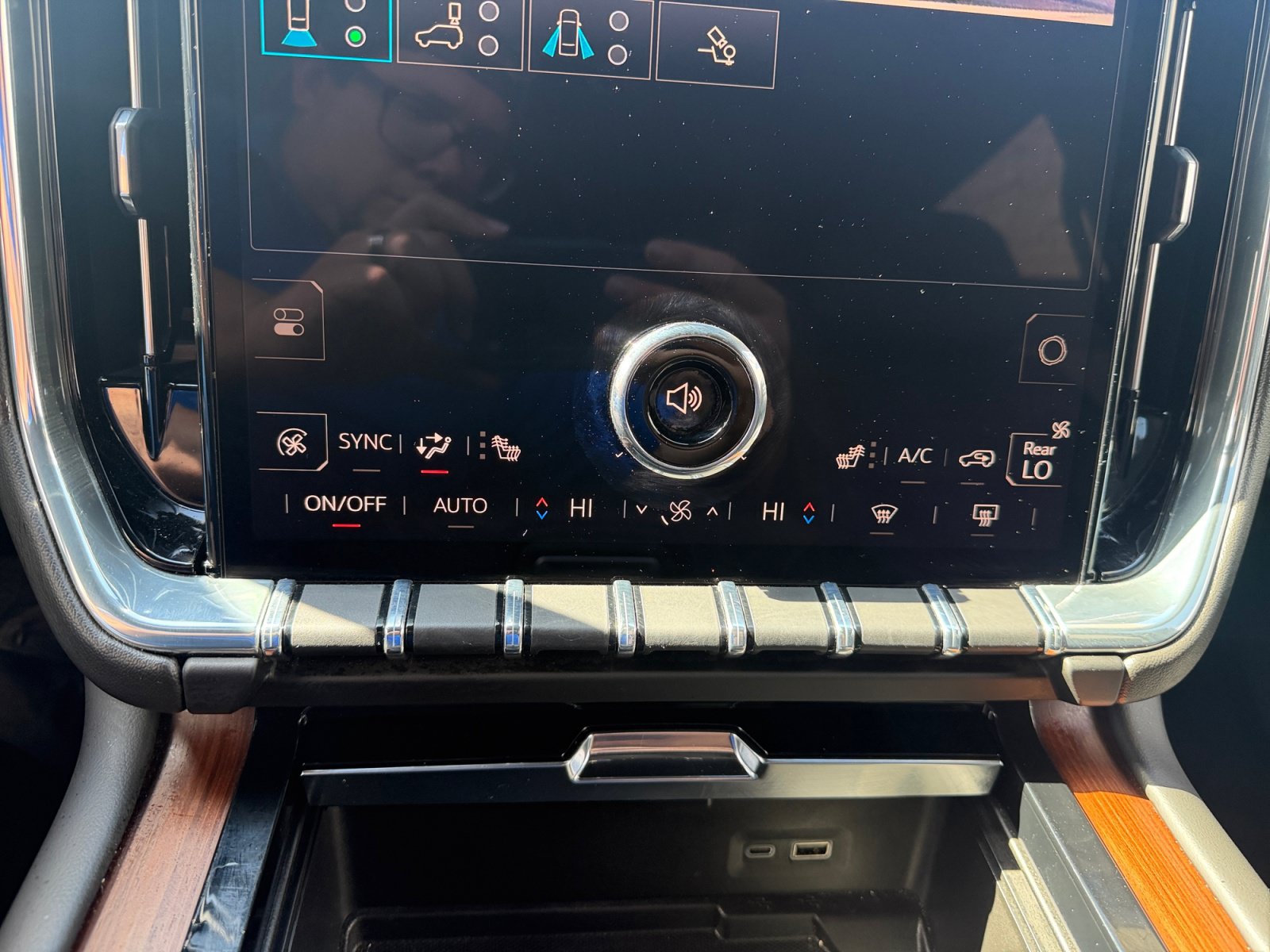 Used 2025 GMC Yukon XL Denali w/ Advanced Technology Package AWD/4WD image 25