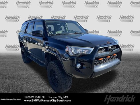 Used 2017 Toyota 4Runner SR5 Premium image 1