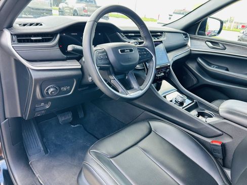 Used 2024 Jeep Grand Cherokee Limited w/ Luxury Tech Group II AWD/4WD image 18