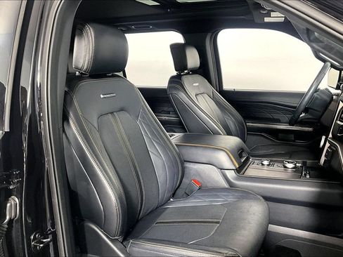 Used 2023 Ford Expedition Platinum AWD/4WD image 7