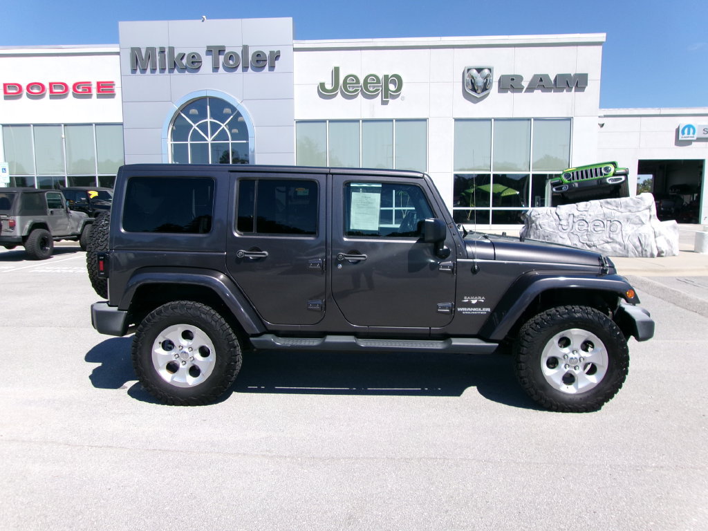 Used 2016 Jeep Wrangler Unlimited Sahara w/ Max Tow Package AWD/4WD image 4