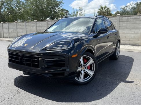 Certified 2024 Porsche Cayenne S AWD/4WD image 1