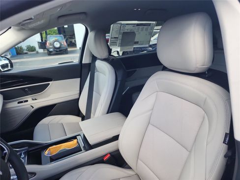 New 2026 Lincoln Nautilus Premier image 13