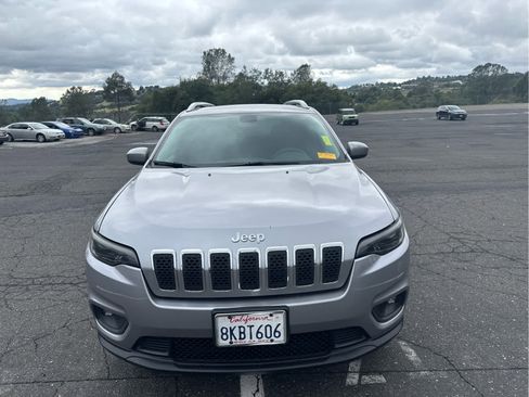 Used 2019 Jeep Cherokee Latitude w/ Popular Appearance Group AWD/4WD image 2