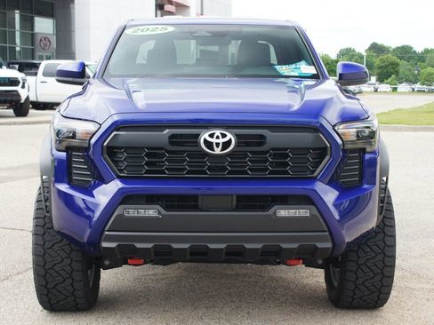 Used 2025 Toyota Tacoma TRD Off-Road AWD/4WD image 24