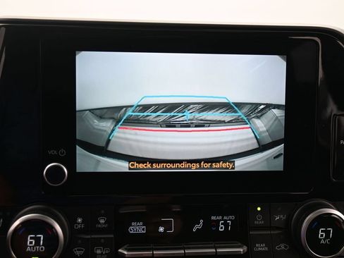 Used 2023 Toyota Highlander XLE AWD/4WD image 11