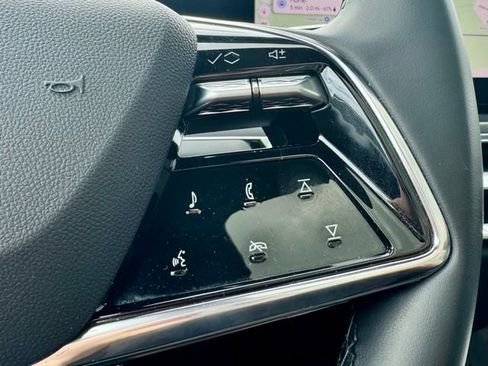 Used 2024 Cadillac Lyriq Tech AWD/4WD image 21