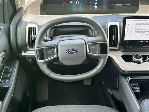 Certified 2025 Ford Expedition Active AWD/4WD image 25