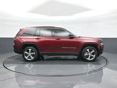 Used 2024 Jeep Grand Cherokee Limited AWD/4WD image 8