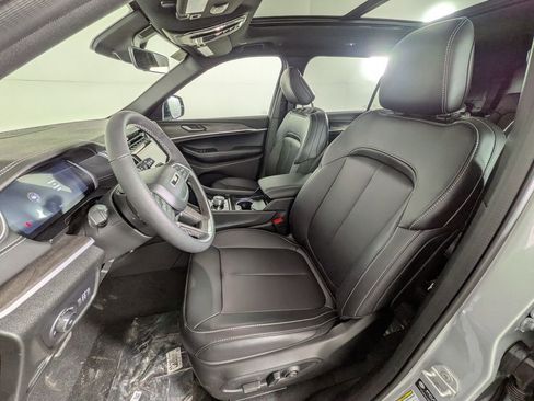 New 2025 Jeep Grand Cherokee L Limited w/ Black Appearance Package image 16