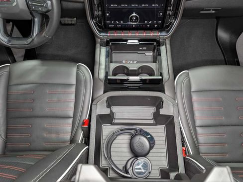 Certified 2025 GMC Yukon AT4 Ultimate AWD/4WD image 21