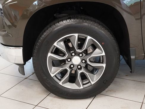 Used 2023 Chevrolet Silverado 1500 LT AWD/4WD image 18