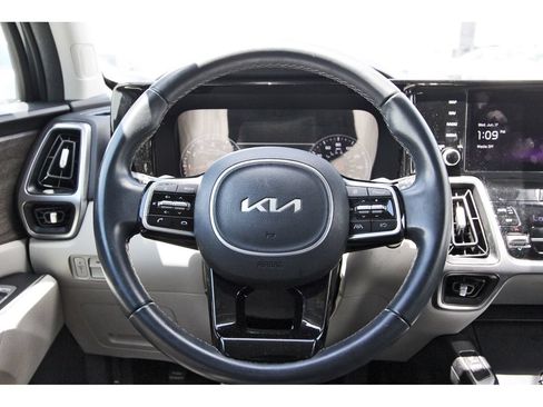 Used 2023 Kia Sorento S w/ Panoramic Sunroof Package AWD/4WD image 17