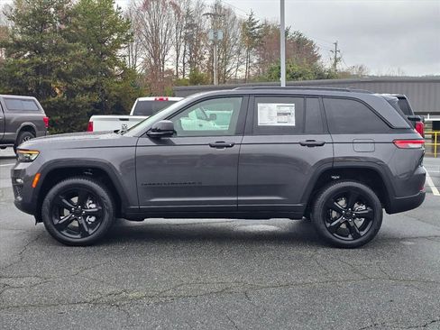New 2025 Jeep Grand Cherokee Limited w/ Black Appearance Package image 18