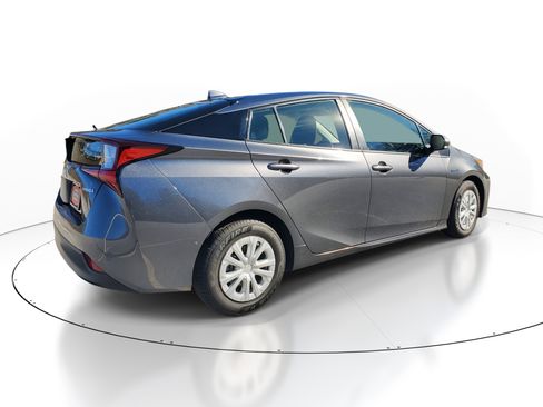 Certified 2022 Toyota Prius LE image 6
