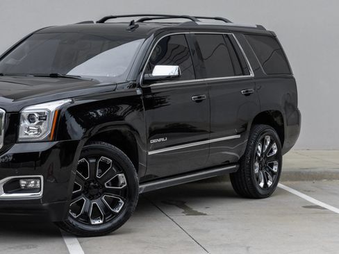 Used 2019 GMC Yukon Denali w/ Denali Ultimate Black Edition AWD/4WD image 9