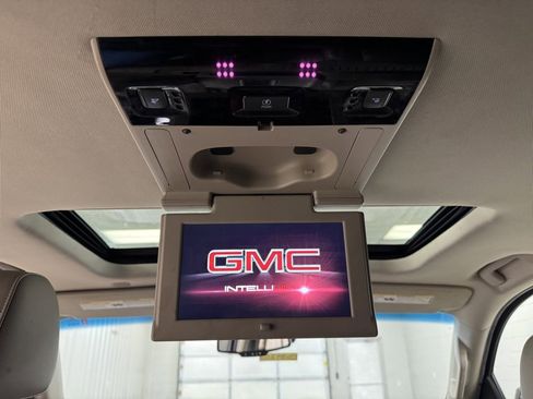 Used 2017 GMC Yukon SLT w/ Premium Edition image 21