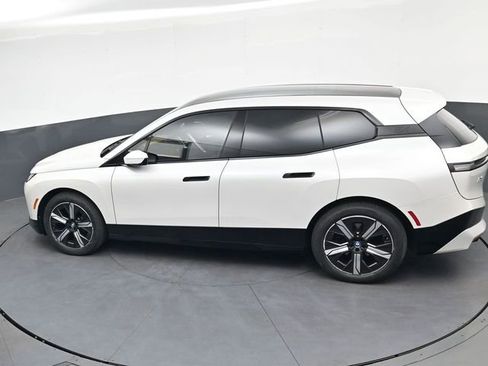 Used 2024 BMW iX xDrive50 w/ Premium Package AWD/4WD image 30
