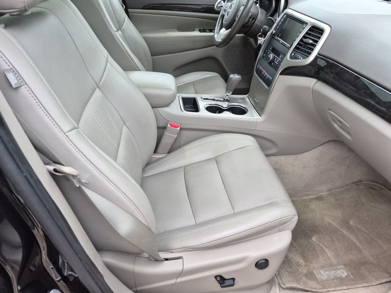Used 2011 Jeep Grand Cherokee Laredo AWD/4WD image 23