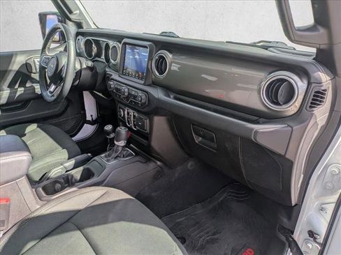 Used 2019 Jeep Wrangler Unlimited Sahara image 20