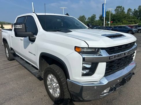 Used 2022 Chevrolet Silverado 2500 LT w/ Convenience Package AWD/4WD image 3