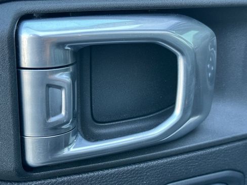 Used 2021 Jeep Wrangler Unlimited Sahara image 11