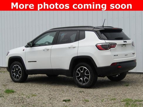 Used 2024 Jeep Compass Trailhawk AWD/4WD image 5