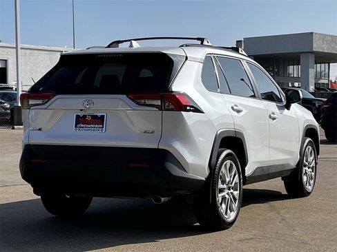 Used 2023 Toyota RAV4 XLE Premium image 4