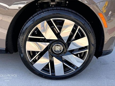 Used 2026 Rolls-Royce Cullinan image 33